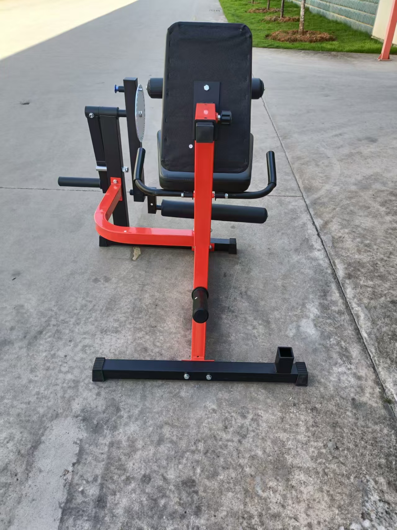 Adjustable Leg Extension and Curl Machine