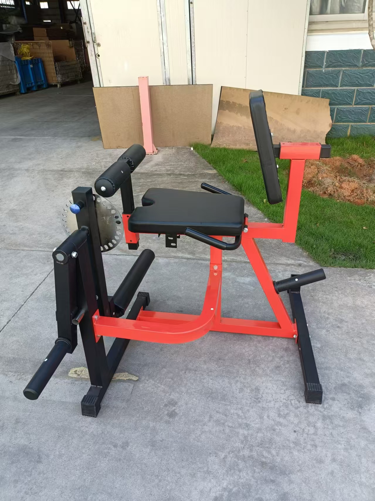 Adjustable Leg Extension and Curl Machine