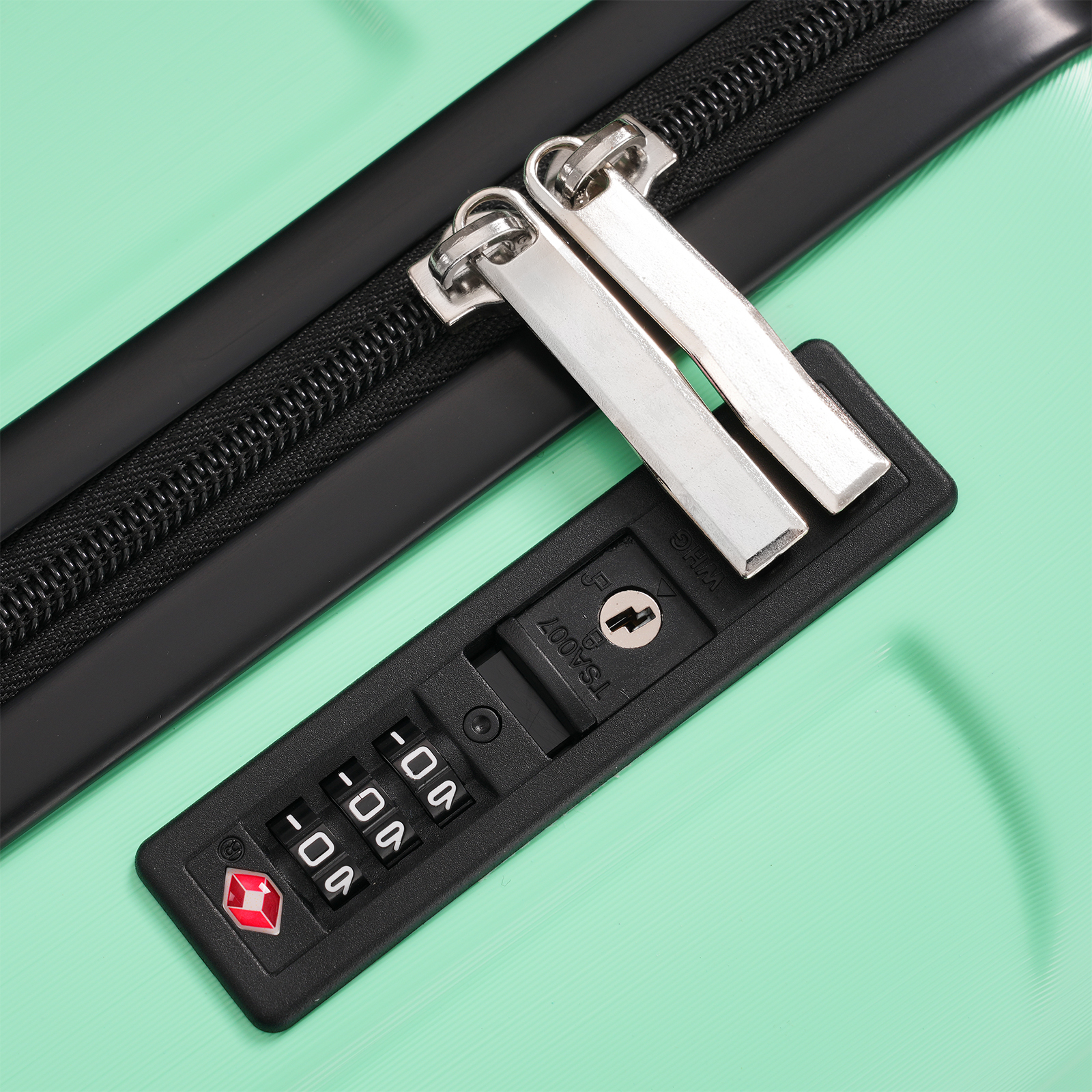 20-Inch Hardshell Carry-On Luggage, 2 Packing Cubes